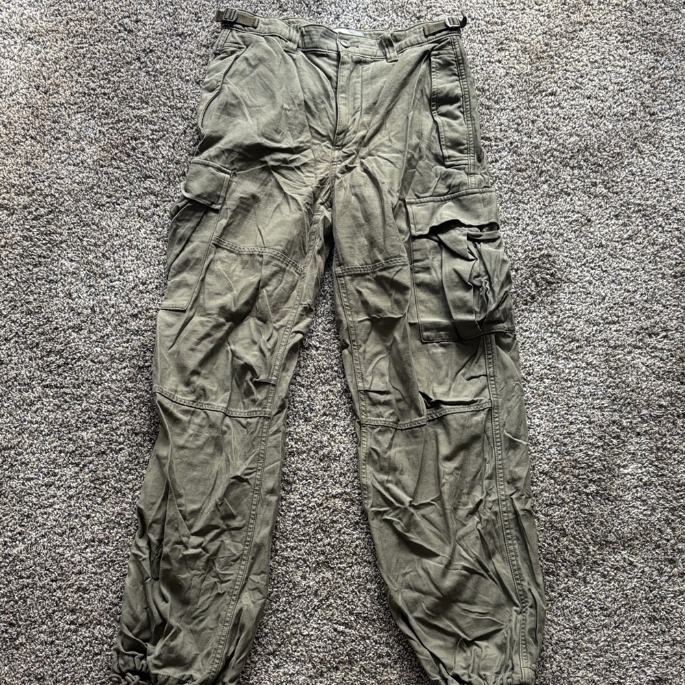 Aritiza/TNA Women’s Olive Cargo Pants